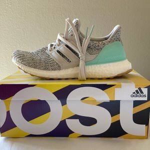 NWT - Women’s adidas ultra boost